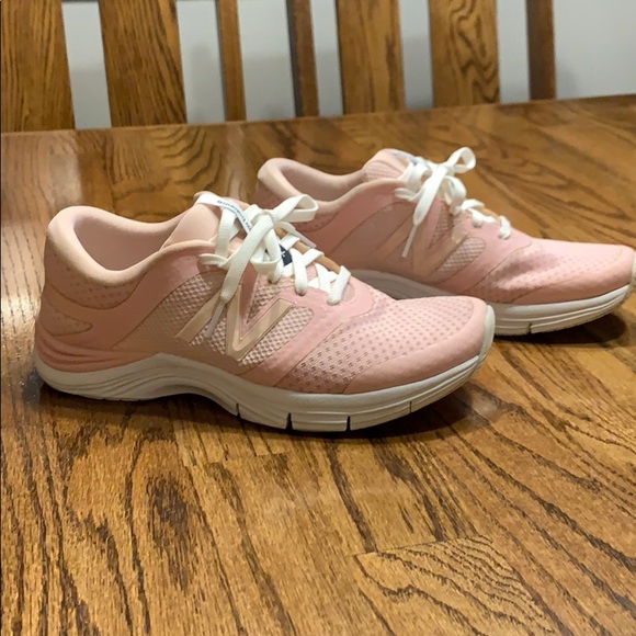 New Balance 711 - pink - 8 - Picture 1 of 8